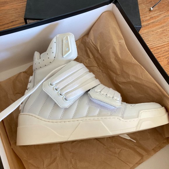 RIGHT SHOE ONLY * Les Hommes women's size 40 high top velcrow strap puff sneaker - Picture 1 of 11